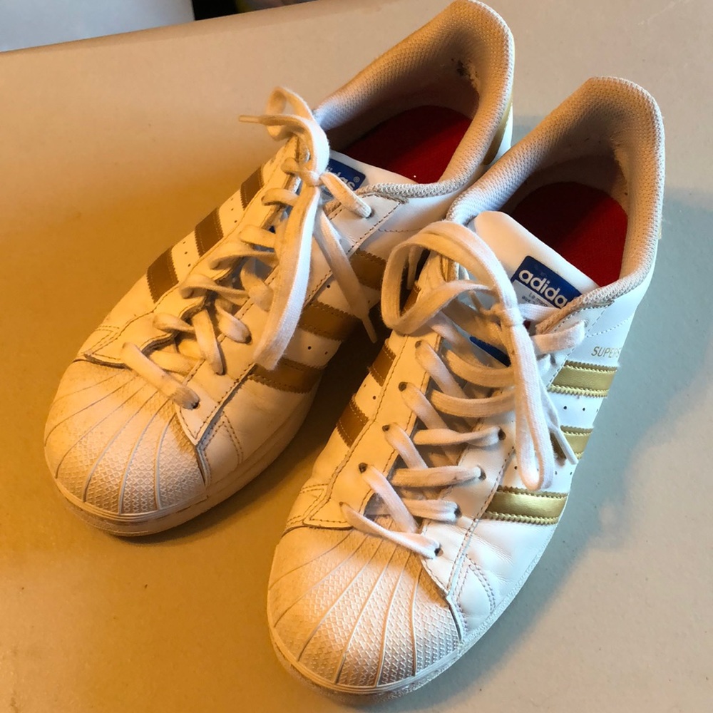 Men’s Adidas Superstar Sneakers SZ 8.5 White/Gold